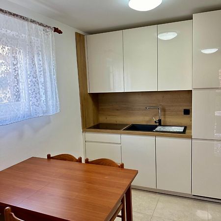 Apartment Sara Njivice Exteriör bild